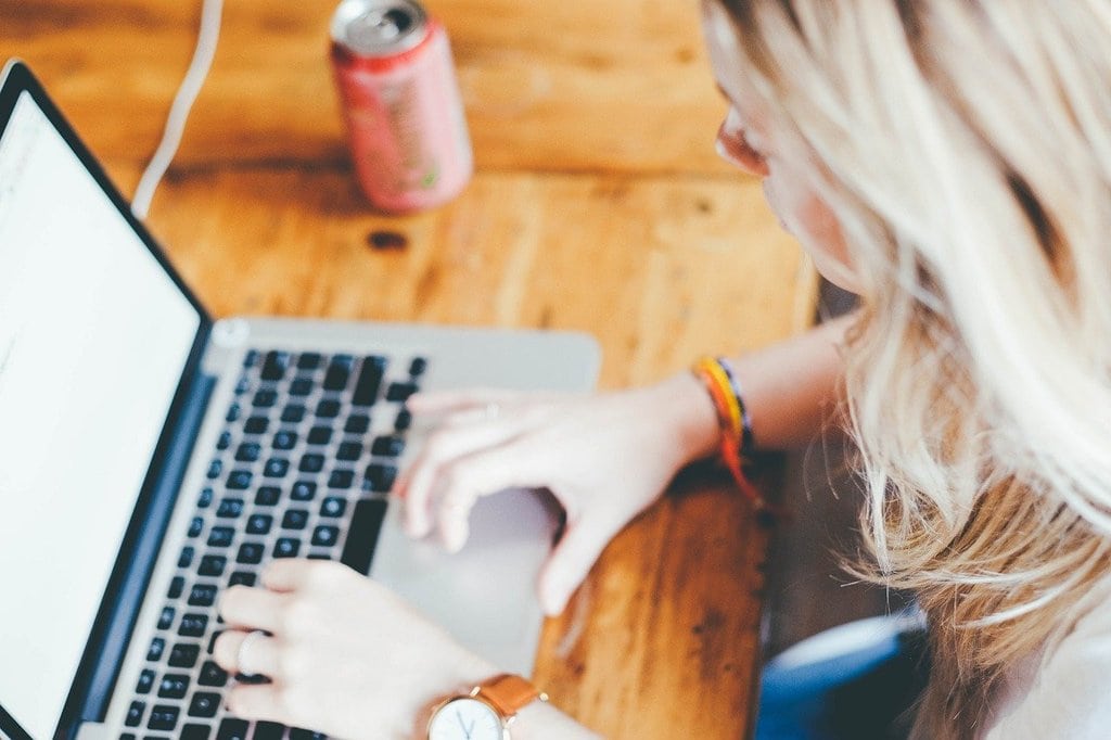 Comment une IA gratuite peut simplifier le travail au quotidien ?